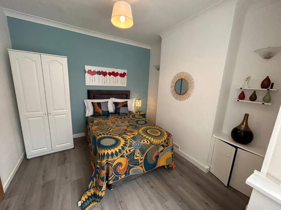 Spacious Homely 3 Bed Property Ньюкасл-андер-Лайм Экстерьер фото